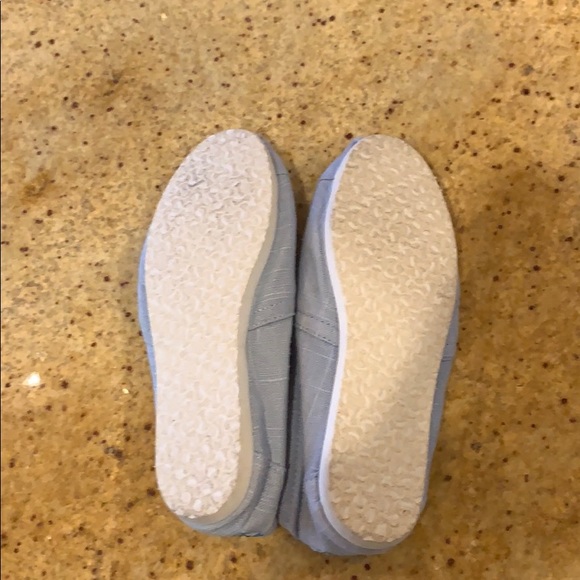 Toms!!!! - Picture 2 of 5